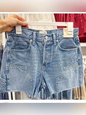 **NWOT 90's Baggy Painter
Jeans Shorts - Universal
Thread